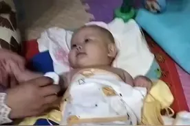 光溜溜的小宝宝正在享用她的更衣服务视频封面