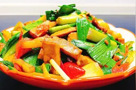 闺女幼儿园回来小肚子饿，老爸用6种食材做营养晚餐，好吃又不贵