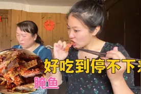 叔叔婶婶一起回家过中秋，小宇偷偷准备红包，一定看到最后太逗了视频封面