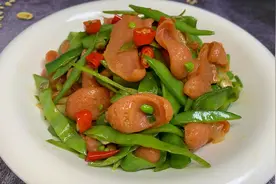 大厨教你扁豆角炒香肠家常做法，鲜香入味，大人小孩都爱吃
