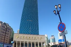 为建设国际一线大城市，青岛站前拆除三栋大楼，实现出站看海愿望视频封面