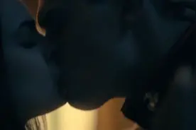 影视：酒吧美女（创作歌手）和海军士兵第二次见面选择结婚视频封面