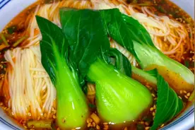 面馆的小面为啥那么好吃？大厨教你在家做，比重庆小面还好吃，香视频封面