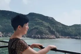 舟山虾峙岛住海边民宿，出海捕鱼，14人中午吃一顿丰盛的海鲜大餐视频封面