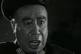 鬼子往地道里灌水放毒也没能阻止了人民……