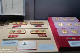 中国人民革命军事博物馆展出的十大元帅照片，帅星辉耀，令人敬仰视频封面