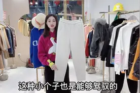 橘色羊毛衫大衣，混搭米色休闲裤时尚减龄有气质，微胖也能驾驭！视频封面