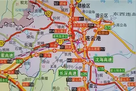 江苏连云港下辖3区3县，有400多万常住人口，与6个地级市相邻