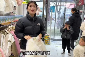 阿娇带孩子买过年衣服，书薇小皮草搭阔腿裤穿上大变样，真高兴视频封面