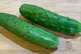 凉拌黄瓜，禁忌直接放盐，教你一招，比饭店的好吃一百倍