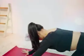 有难度的性感姿势【鉴赏瑜伽第7日】视频封面
