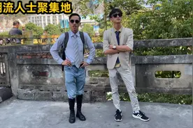 今天带女友见父母，二哥也从南宁当模特回来，于是俩人在街上耍帅视频封面