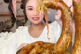 让肠，也叫蔬菜肠，里边没有肉哦，配着辣椒汁相当好吃！