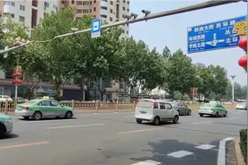 为了方便市民乘坐公交车，邯郸市主要街道建成了电子公交牌。视频封面