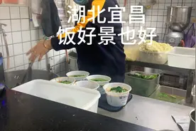 从宜昌东站坐公交车、坐了40分钟、没有让人失望、牛肉面特好吃视频封面