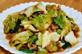 包菜炒肉怎么做好吃，掌握方法，清脆入味开胃又下饭，次次都光盘视频封面