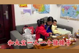 路边池水旁长好多毛毛菜，摘一点回去凉拌酸菜吃，太下饭都不够吃