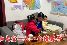 路边池水旁长好多毛毛菜，摘一点回去凉拌酸菜吃，太下饭都不够吃视频封面