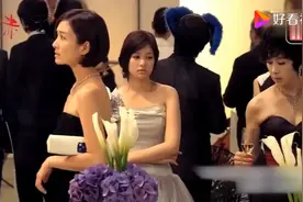 美女在宴会上黑丝破了，在房间换黑丝的时候突然出现个帅哥视频封面