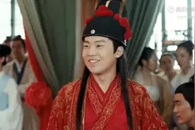 男人大婚之日竟然调戏丈母娘，丈母娘却表示有点上头。视频封面
