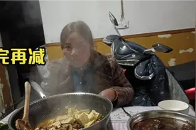 晴子辛苦上班3个月才瘦10斤，原因终于找到了，吃完这顿就减！视频封面