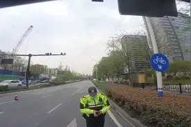 杭州交警 态度温和，执法人性化，第一次违法 警告处理视频封面