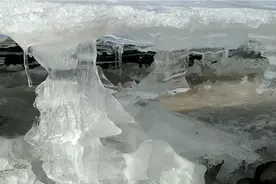 冷极冰雪融化形成冰川视频封面