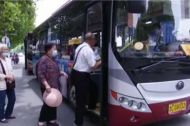 60岁以上老人免费乘公交，有这种证就行，家里有老人的快来看看。视频封面