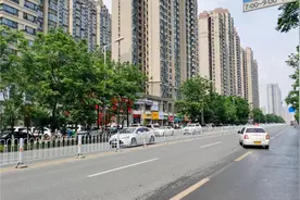 株洲珠江北路实拍！马路中间终于加上护栏，附近居民出行有保障！视频封面