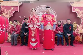 农村中式婚礼仪式一拜天地二拜高堂夫妻对拜！