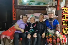 50000元一套的苗服太亮眼了，穿上后瞬间变女王，还唱起了敬酒歌视频封面