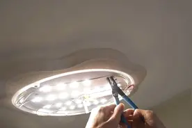 LED灯不亮如何修复教程，老电工一语道破，这样做长期使用没问题视频封面