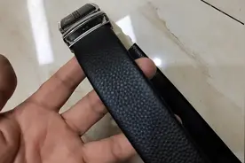 外观一样，并不代表内在一样 ，真假牛皮的鉴别方法！视频封面