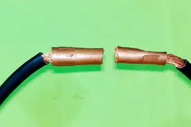 这才是用铜管接电缆的正确方法，多亏老电工提醒，才没剪断电缆视频封面