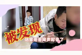 爸爸妈妈趁双胞胎睡着了，又偷偷吃好吃的👶😭视频封面