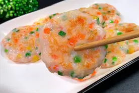 聪明的妈妈每周都会给孩子做1次这个时蔬鲜虾饼，孩子超喜欢吃视频封面