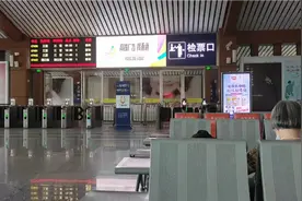 三亚凤凰机场高铁站！紧邻机场！出行方便。记录烟火