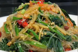 厨师长教你菠菜拌粉丝的家常做法，步骤详细，开胃解腻下酒又下饭视频封面
