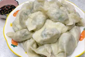 春分了，老厨水饺吃荠菜素馅的！这样和面、调馅，饺子皮薄馅真鲜视频封面