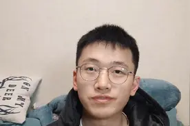 女孩拍X光被违规要求脱光上衣，未来如何应对类似情况视频封面