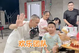 佳佳生日大家下班了才知道，枫枫团队一起小聚，生活忙碌却很快乐视频封面