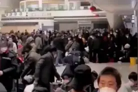 新疆逐步解封，离疆返乡的人是越来越多，每个车站人气爆棚，回家视频封面