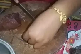 泰国大叔，生吃牛肝牛肚，这样吃不怕有寄生虫吗？视频封面