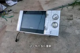 废弃的微波炉看看有什么价值，废铁价拆解后没想到赚大了？视频封面