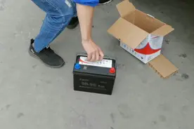 汽车电瓶亏过一次电后就不行了，赚不到钱也要换一个新的，省事点视频封面