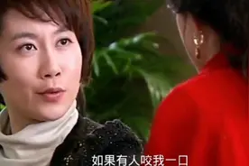女星冲男人抛媚眼被富婆怼回去，富婆让她一无所有，女星求放过视频封面