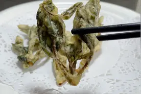 厨师长教你炸香椿鱼的家常做法，步骤详细，焦香酥脆上桌就抢光视频封面