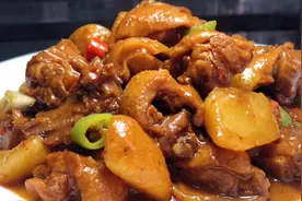 厨师长教你土豆烧鸭的家常做法，步骤详细，软烂不腥下酒又下饭视频封面