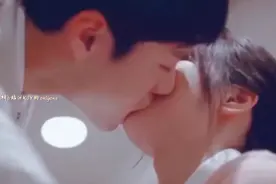 卧槽！被糙汉哥哥20个吻大力亲到腿酥软！这也太撩太卖力了吧！视频封面