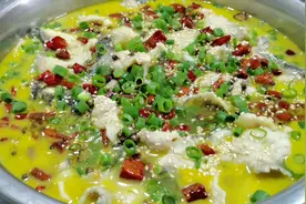 20年大厨教你酸菜鱼正宗做法，鱼片滑嫩，汤汁鲜美，真解馋视频封面